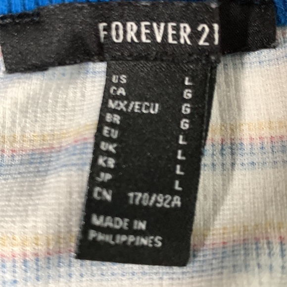 Forever 21 striped crop top.  Size Large.  Armpit to armpit is approx. 15 inches - Picture 2 of 4